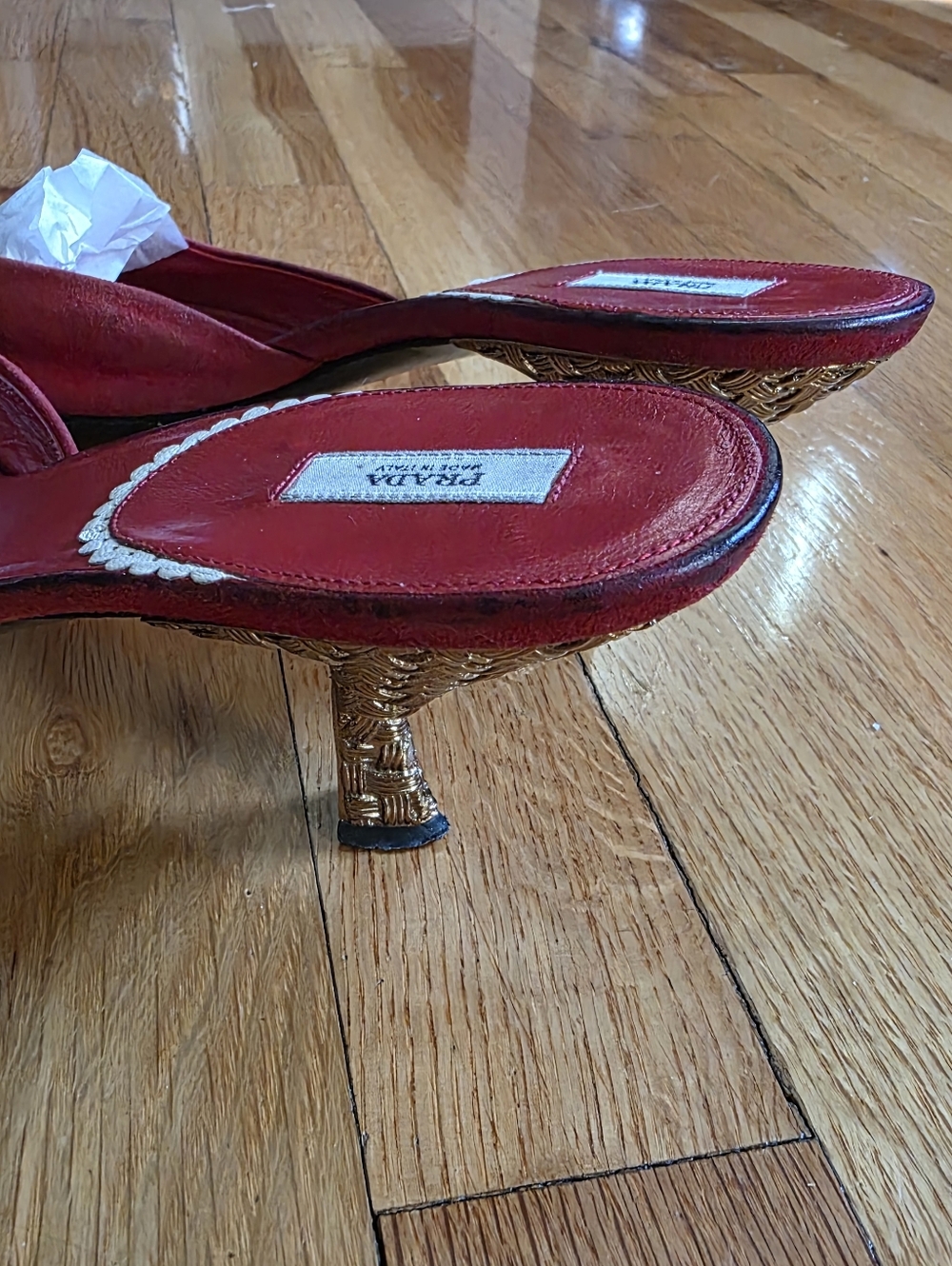 Prada Vintage Red Suede Kitten Heels Mules Gold Accent Anti Slip 40 US 10 - Picture 3 of 6